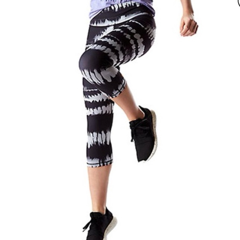 lucy Studio Hatha Black and White Tie-Dye Leggings ah. - Picture 3 of 11